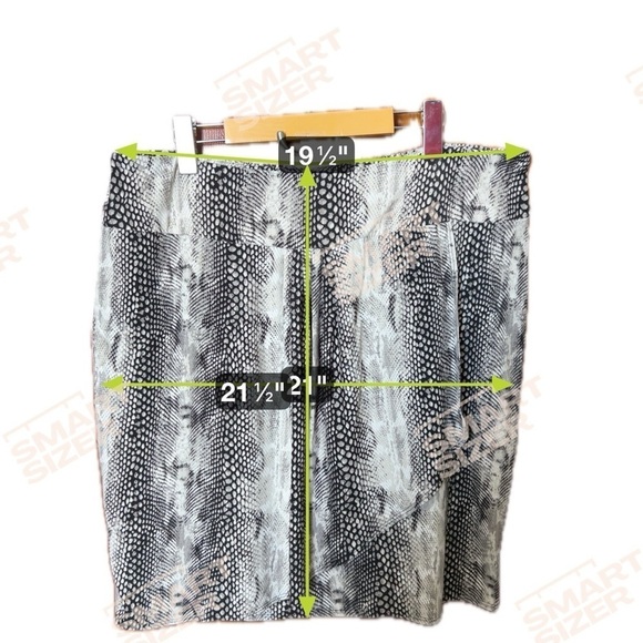 XL - Tabi Snakeskin Skirt - Picture 2 of 4